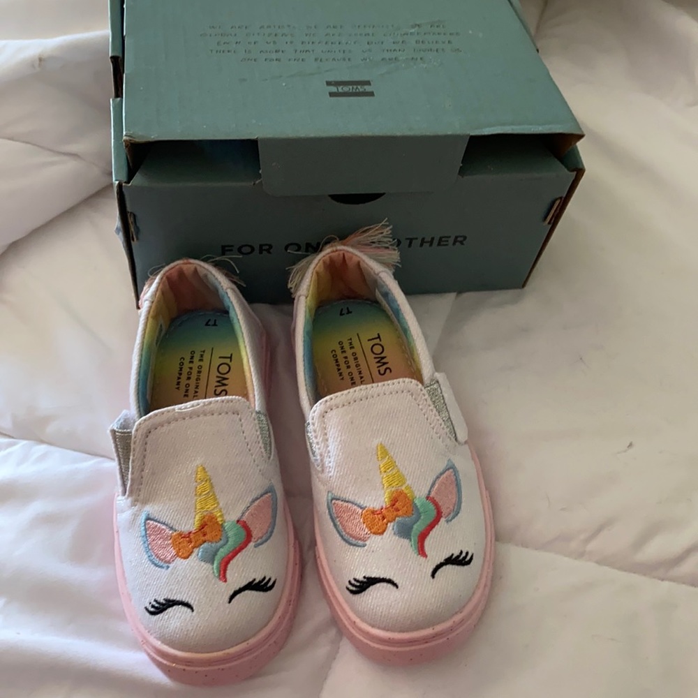Toms toddler girl size 7 unicorn shoes